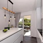 Suva Punta, No 1 *