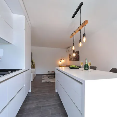 Suva Punta, No 1 Appartement *