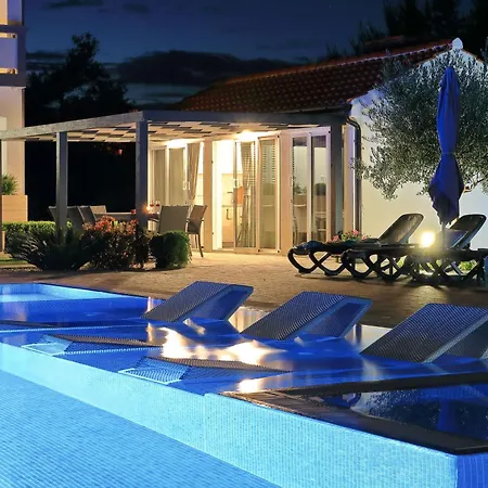 Appartement Suva Punta, No 1 Vir