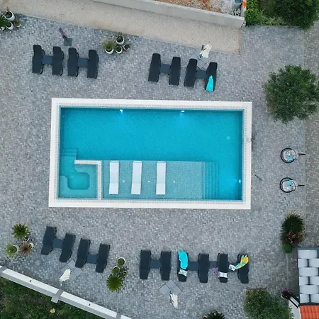 Suva Punta, No 1 Vir