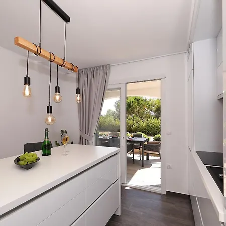 Suva Punta, No 1 * Vir