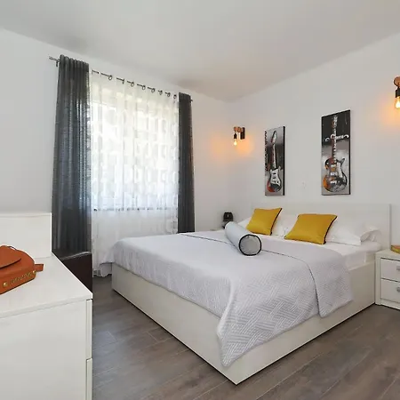 Apartment Suva Punta, No 1 *