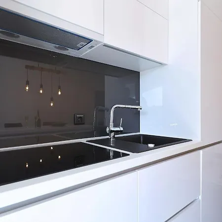 Suva Punta, No 1 Vir