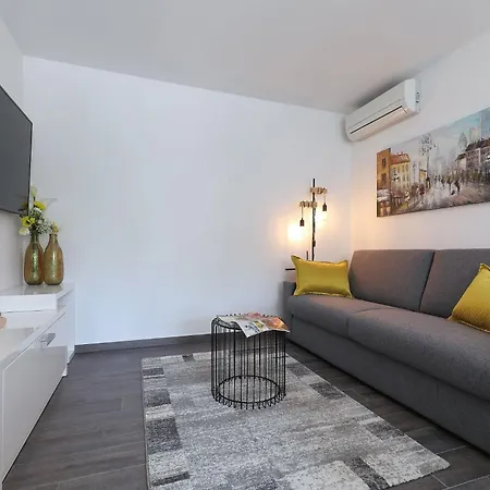 Suva Punta, No 1 Vir