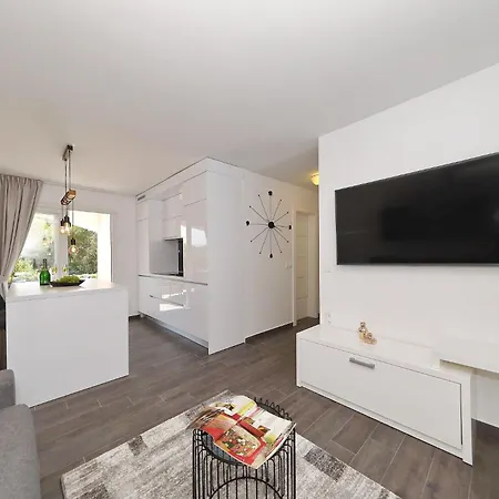 Suva Punta, No 1 Apartment