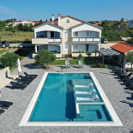 Suva Punta, No 1 Vir