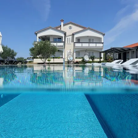 Suva Punta, No 1 *