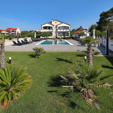Suva Punta, No 1 *